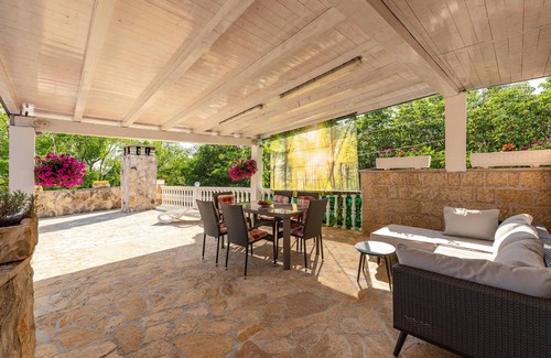 Lovinac House | Gorgeous home in Lovinac with WiFi