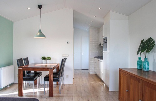 Molenschot House | Gorgeous home in Molenschot with WiFi