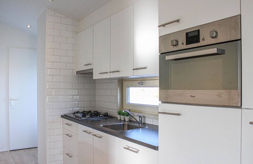 Molenschot House | Gorgeous home in Molenschot with WiFi