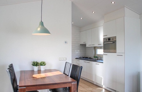 Molenschot House | Gorgeous home in Molenschot with WiFi