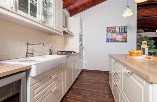 Nerezine House | Gorgeous home in Nerezine with WiFi