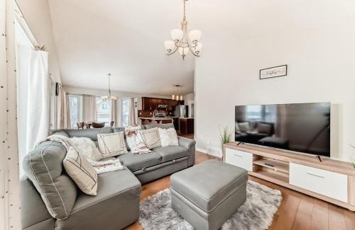 Northwest Edmonton House | Gorgeous home in Newcastle close to many amenities