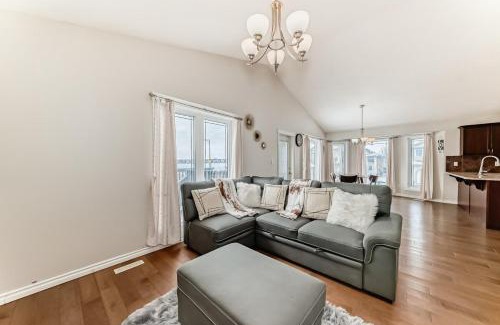 Northwest Edmonton House | Gorgeous home in Newcastle close to many amenities