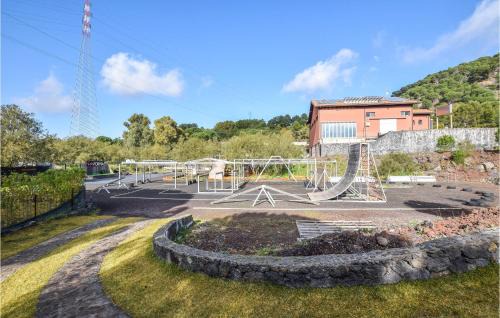 Nicolosi House | Gorgeous Home In Nicolosi With Wifi