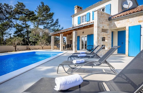 Nin House | Gorgeous home in Nin with WiFi