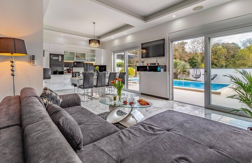 Stinjan House | Gorgeous home in Pula with sauna