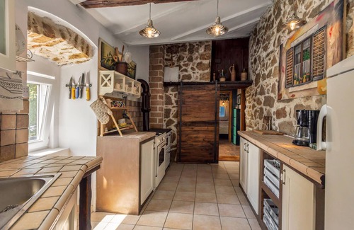 Rijeka House | Gorgeous home in Rijeka with kitchen