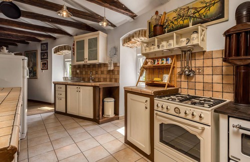 Rijeka House | Gorgeous home in Rijeka with kitchen