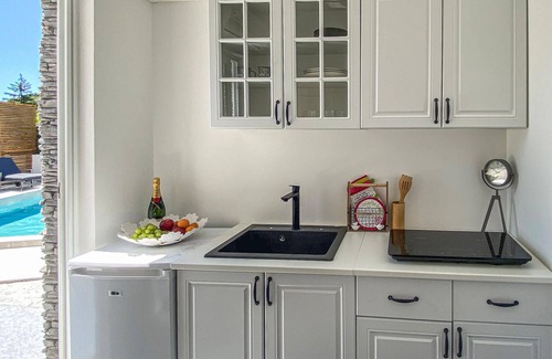 Rukavac House | Gorgeous home in Rukavac with WiFi