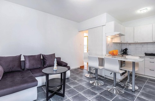 Novi Vinodolski House | Gorgeous home in Smokvica with WiFi