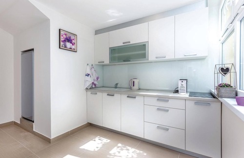 Novi Vinodolski House | Gorgeous home in Smokvica with WiFi