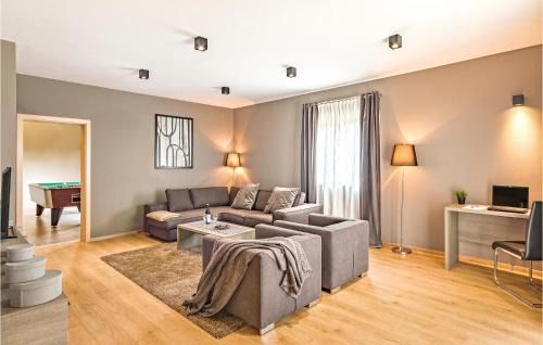 Heki House | Gorgeous Home In Trosti With Jacuzzi