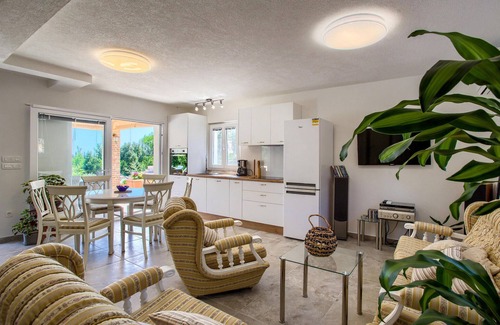 Sutomiscica House | Gorgeous home in Ugljan