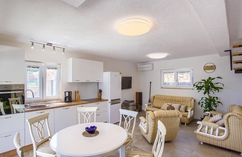 Sutomiscica House | Gorgeous home in Ugljan