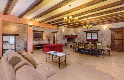 Diklici House | Gorgeous home in Visnjan with WiFi