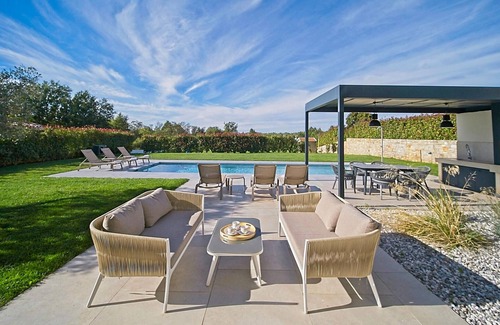 Jadruhi House | Gorgeous home in Vizinada with private swimming pool, can be inside or outside