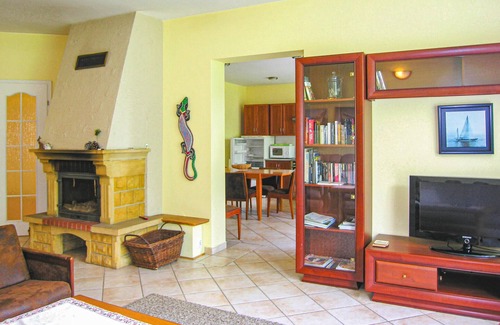 Chorzemin House | Gorgeous home in Wolsztyn with kitchen