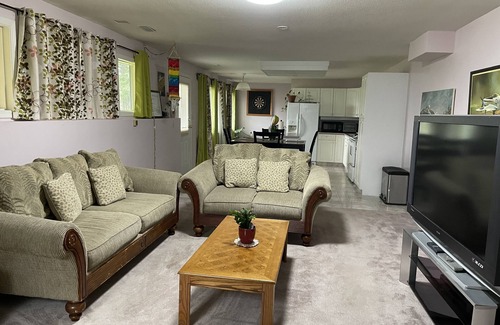 Lone Butte House | Gorgeous Lakeview The Imperial Ranchettes Guest Suite in Horse Lake