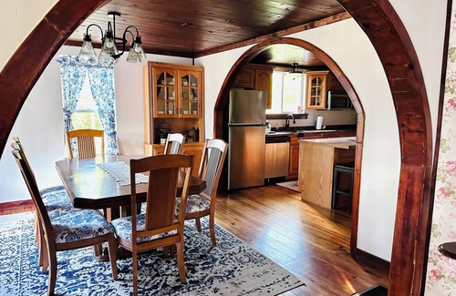 Lesterville House | Gorgeous large rental home in Lesterville MO just minutes from Blackwater River.