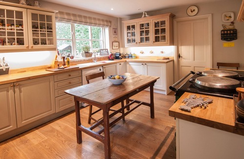 Manningford Abbots House | Gorgeous Little Mill House near Stonehenge