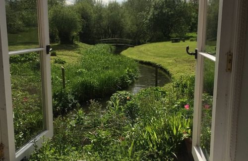 Manningford Abbots House | Gorgeous Little Mill House near Stonehenge