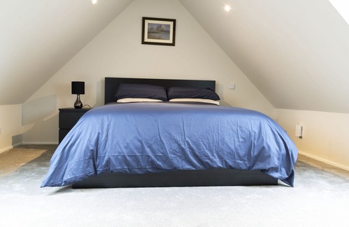 St Martins House | Gorgeous loft set in tranquil grounds with views of the Llangollen canal.