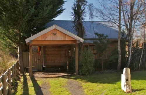 Ohakune Cottage | Gorgeous Log Cabin, Outdoor Bath & Mountain Views