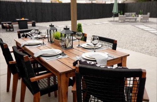 Northeast Heights House | Gorgeous Mid-Century Escape-Great Location Near Shopping & Dining