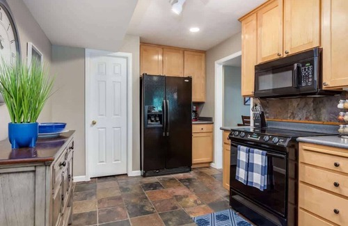 Midvale House | Gorgeous Modern Home! Hot Tub * Park * Near Skiing