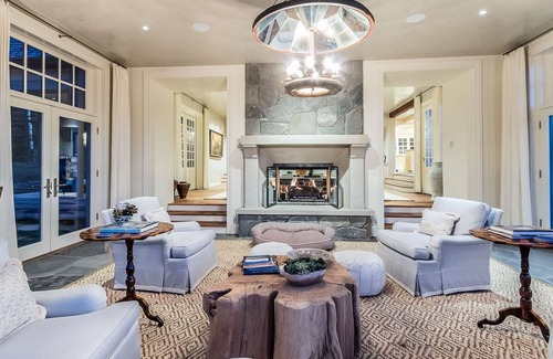 Mountain Village Villa | Gorgeous Mountain View Victoria Villa