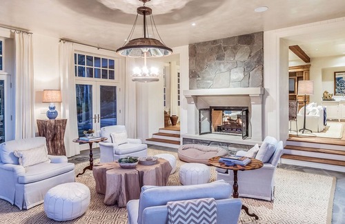 Mountain Village Villa | Gorgeous Mountain View Victoria Villa