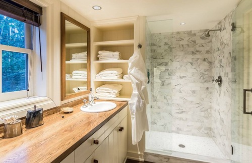 Mountain Village Villa | Gorgeous Mountain View Victoria Villa