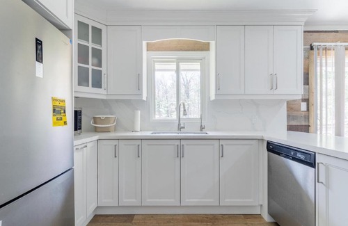 Bracebridge House | Gorgeous Muskoka Cottage with 26 acres