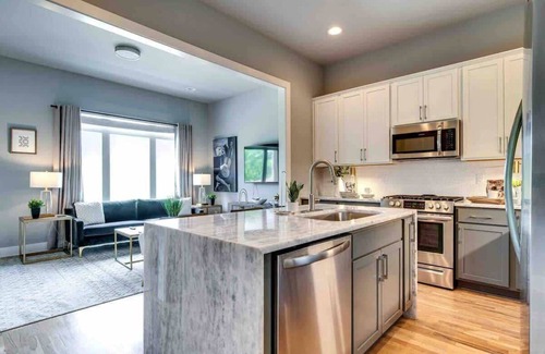 Haynes Area House | Gorgeous Nashville Home Rooftop Skyline Views