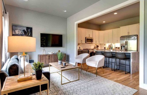 Haynes Area House | Gorgeous Nashville Home Rooftop Skyline Views