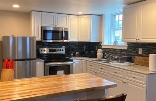 Gloversville Apartment | GORGEOUS NEW RENNOVATED APT! 1 month or more! Calling TRAVEL NURSES!