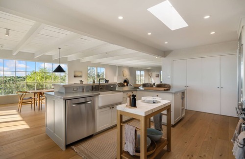 Northeast Santa Fe House | Gorgeous Newly Renovated Luxury Home Located 1 mile to Plaza Avail May 23- Aug 7