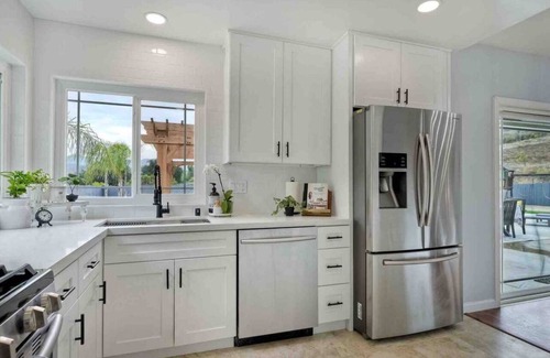 Crest Villa | Gorgeous retreat with salt water pool & spa. Mid term welcome!