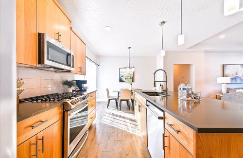 Meridian House | Gorgeous & Secluded 3BD 2BA Getaway by The Village at Meridian