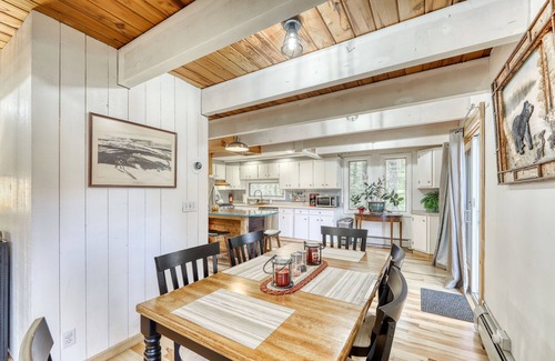 North Troy House | Gorgeous, secluded home with private deck & WiFi