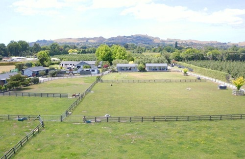 Havelock North Apartment | Gorgeous Studio Unit in rural setting