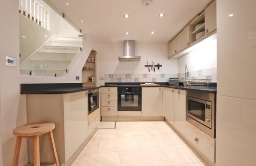 Clifton House | Gorgeous three bedroom townhouse in Clifton