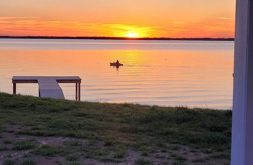 Kerens House | Gorgeous Tiny Home in Peninsula Point Richland Chambers Lake -- Lake Life