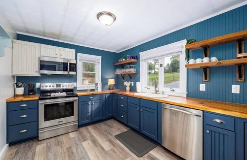 Elkton House | Gorgeous & Updated Riverfront home Sandy beach by River Fire Pit Hot Tub Fishing Kayaks