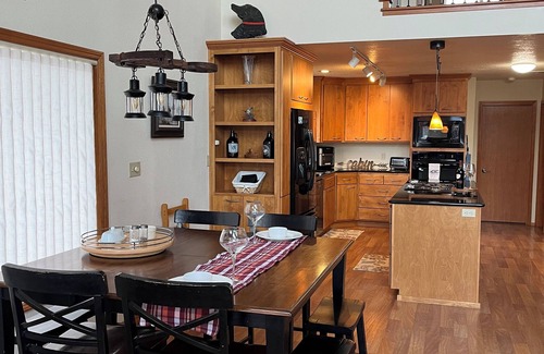 Cathlamet House | Gorgeous views w/dock on Columbia River. Big enough for the whole family!