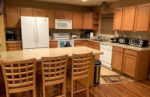 Pocono Summit House | Gorgeous Villa in Pocono nr Ski Slopes, Camelback, Kalahari w Games Rm & Hot tub