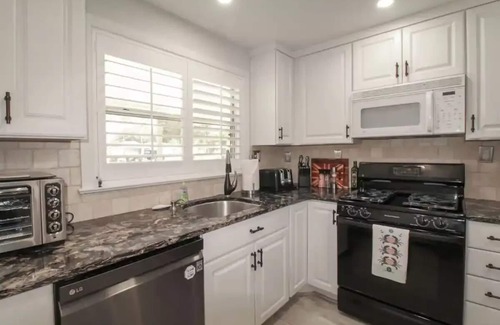 Fort Walton Beach House | Gorgeous waterfront house with relaxing pool in Fort Walton.