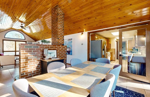 Wiscasset Cottage | Gorgeous Waterfront Home on Westport Island with 2 Sunrooms