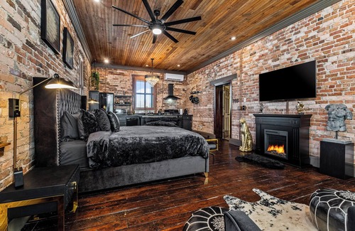 Downtown Apartment | Gotham by Knight. Historic Downtown Loft