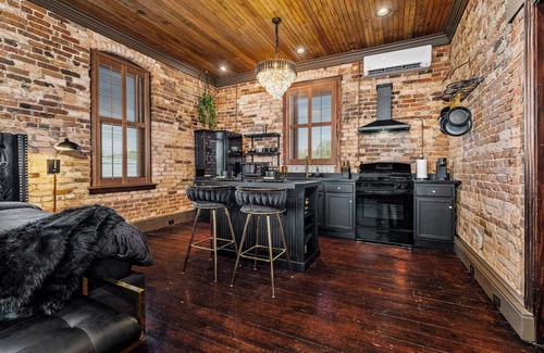 Downtown Apartment | Gotham by Knight. Historic Downtown Loft
